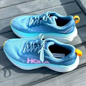 Used Hoka sneakers Bondi 8